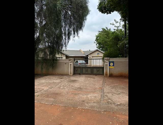 3 BEDROOM HOUSE FOR SALE IN DAWN PARK